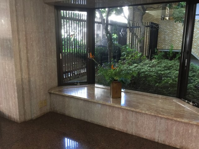マンション小石川台のエントランス
