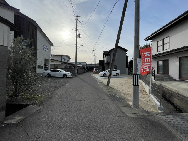 福島市泉３期　Ricca　全１棟の前面道路含む現地写真