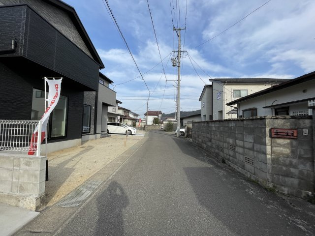 福島市泉３期　Ricca　全１棟の前面道路含む現地写真