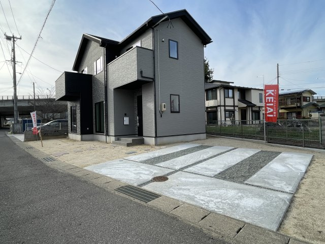 福島市泉３期　Ricca　全１棟の駐車場