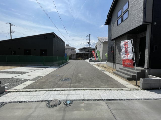 福島市方木田1期　Ricca　全2棟の前面道路含む現地写真