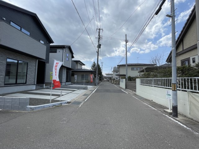 福島市野田町2期　Ricca　全2棟の前面道路含む現地写真