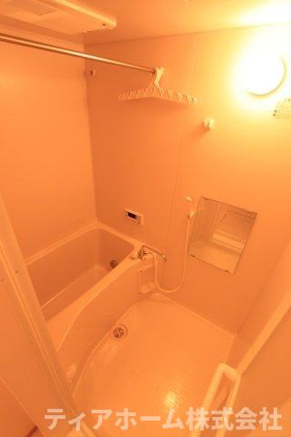 アドゥニスハイツC棟の浴室|浴室乾燥機付き