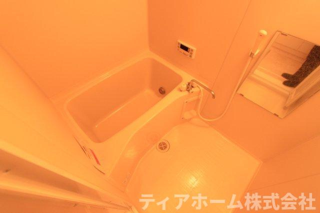 アドゥニスハイツC棟の浴室|きれいなお風呂です