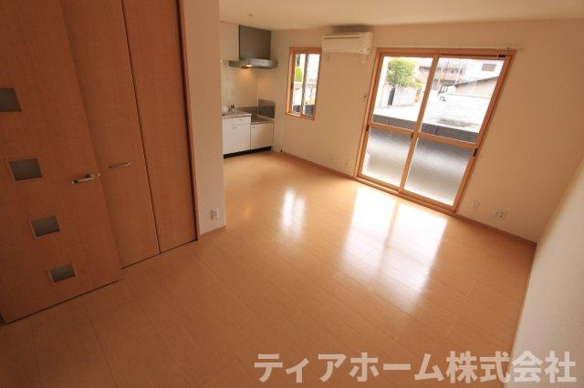 アドゥニスハイツC棟の居間・リビング|使いやすいリビングです