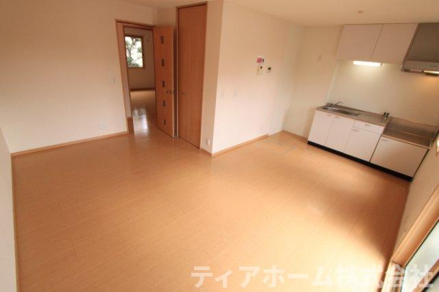 アドゥニスハイツC棟の居間・リビング|ゆったりとした居間です