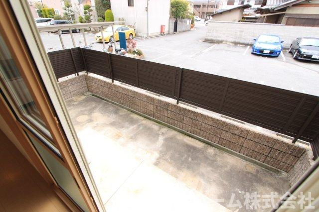 アドゥニスハイツC棟のバルコニー