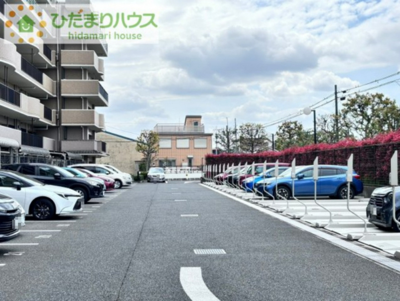 フォレスティア上尾栄町の駐車場