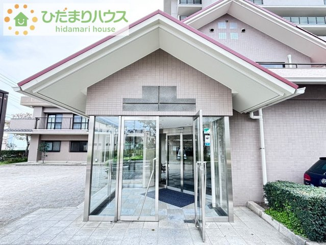 フォレスティア上尾栄町のエントランス