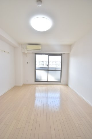 大阪市都島区都島本通３丁目の賃貸マンションの居間・リビング