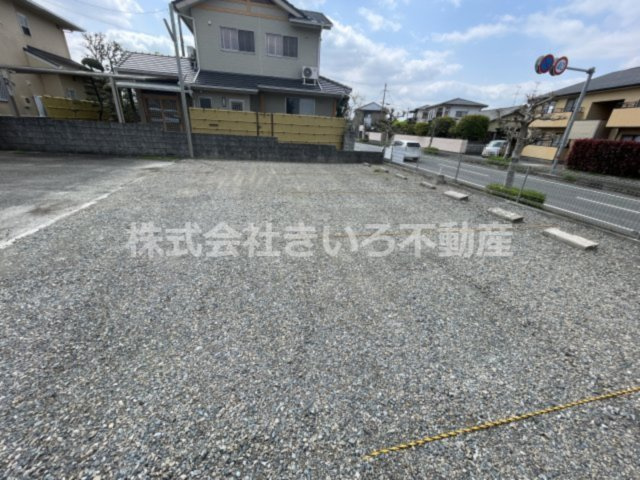 Noir1の駐車場