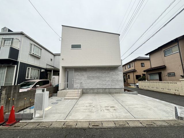 越谷市平方新築戸建て　全1棟の駐車場