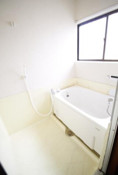 調布市富士見町１丁目のアパートの浴室