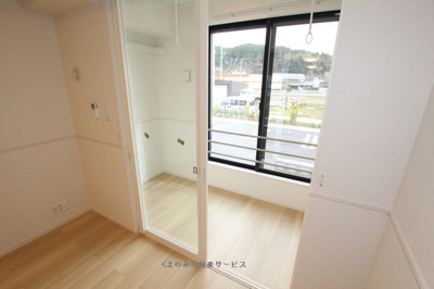 【バルコニー】 | ラ・カーザ・ドルチェ　Ⅴ | サンルーム
ソォン2　101号室　2025年3月30日