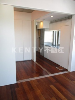 【居間・リビング】 | ル・パサージュ | こちらの居間で趣味の時間をお楽しみください