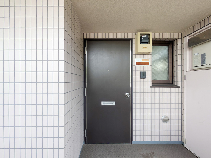 パールマンションの玄関
