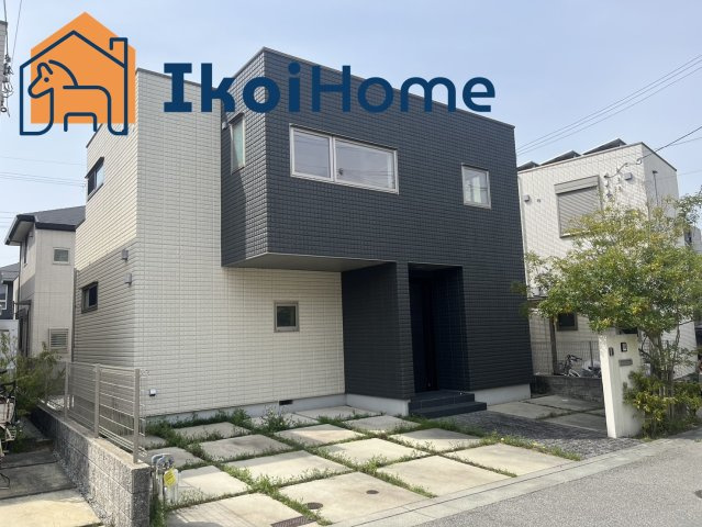 神戸市西区井吹台東町６丁目　中古戸建　リフォ完の外観|駐車スペースには２台駐車することができ、
道路も広くお子様も安心して住むことができる環境です。