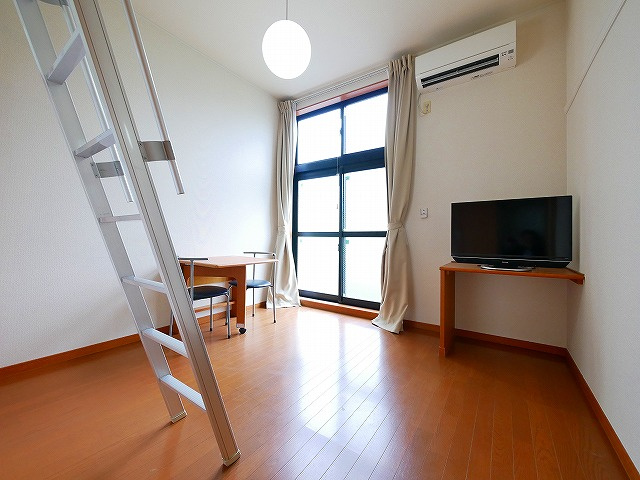 レオパレススナッグ　ビラの居間・リビング