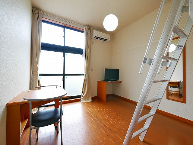 レオパレススナッグ　ビラの洋室