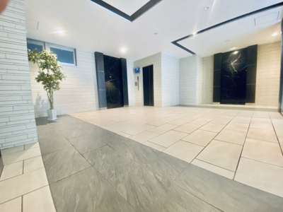 【エントランス】 | グランデセレジェイラ北梅田ミラージュ