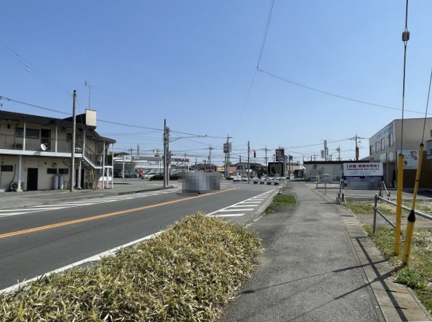 【前面道路含む現地写真】 | 鹿沼市西茂呂一丁目 【店舗・事務所用地】 建築条件付き | 北側道路（西から東、晃望台交差点方面を撮影）
