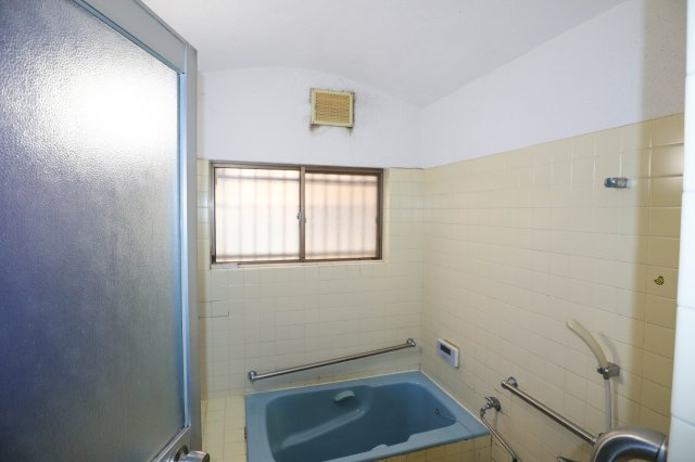 【浴室】 | 香芝市関屋北6丁目　戸建 | 天上がアーチ型の浴室