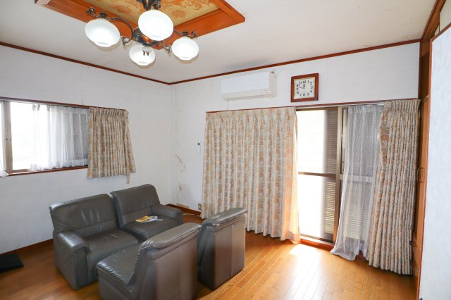 【洋室】 | 香芝市関屋北6丁目　戸建 | 2階には洋室と和室の二間続きのお部屋が有ります♪