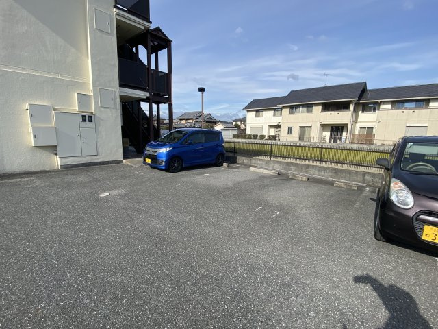 レジデンス香呂の駐車場