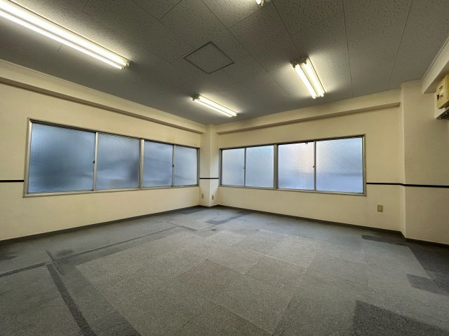 江橋ビルの内装