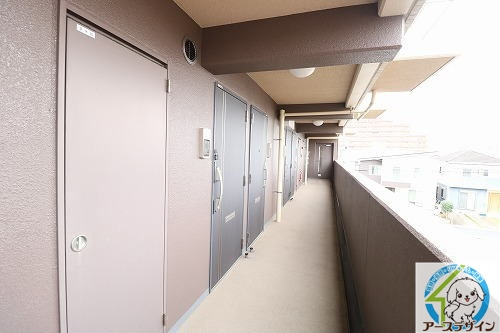 ルミエール弐番館のエントランス|毎日通るエントランスはこのようになっています