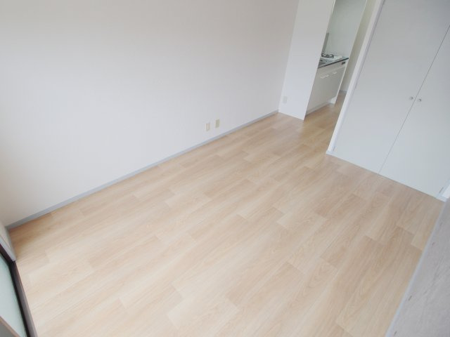 クレスト曽根の洋室