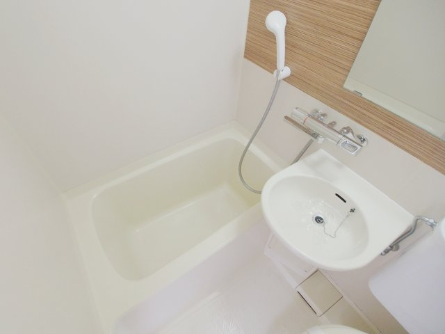 クレスト曽根の浴室