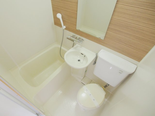 クレスト曽根の浴室