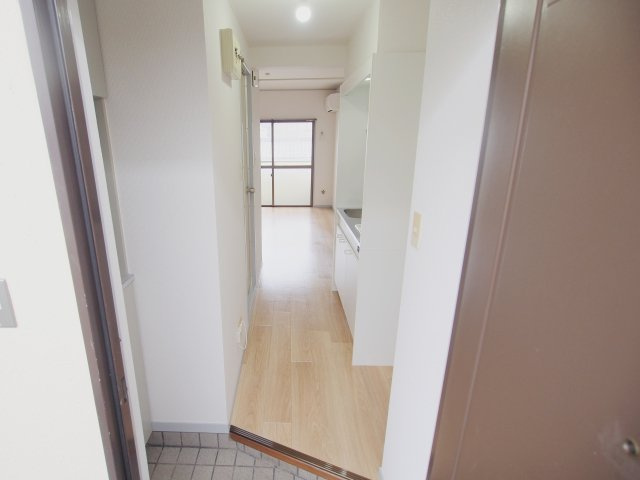 クレスト曽根の玄関