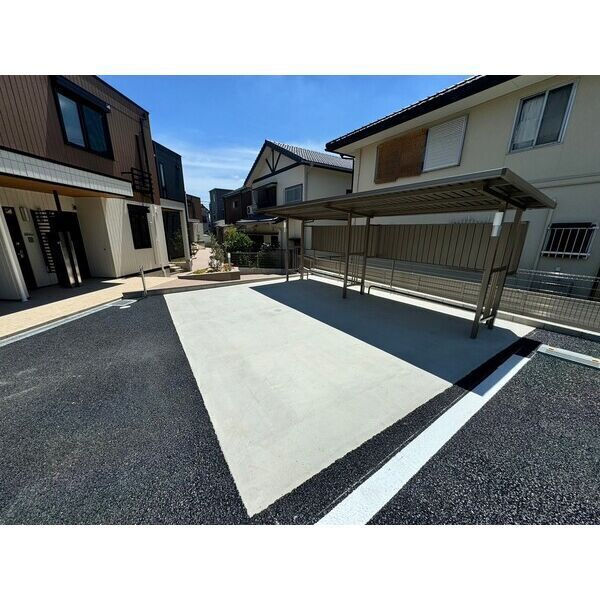 レジデンス柊山の駐車場