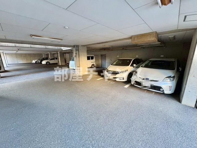 ノーサレンダーの駐車場