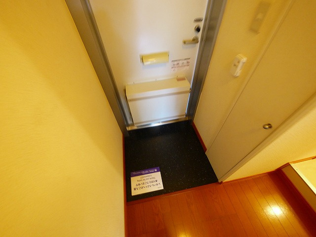 レオパレスＳＡＷＡＨの玄関|落ち着いた玄関です