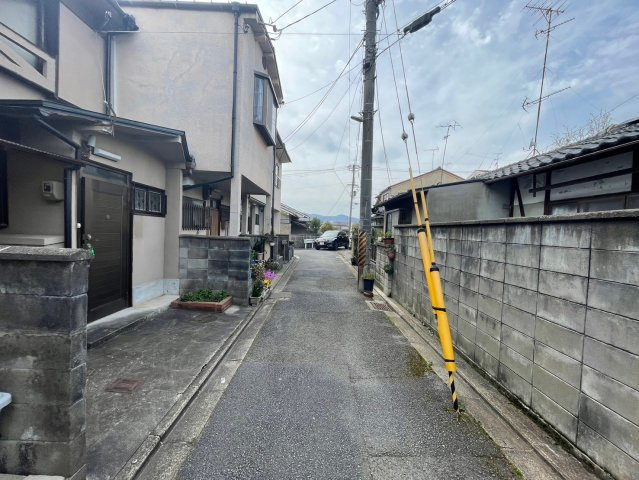 太秦安井辰巳町の前面道路含む現地写真