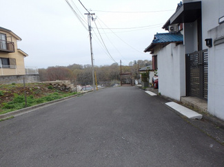 【前面道路含む現地写真】