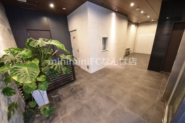 エステムコート大阪新町のエントランス