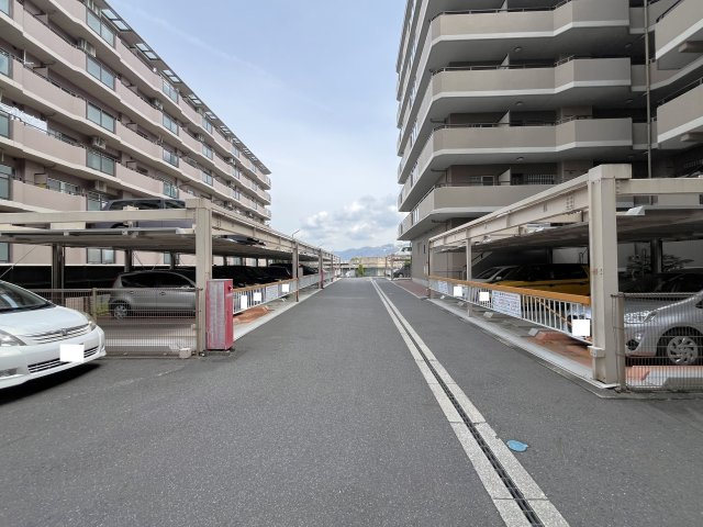 ＪＲ宇治駅まで徒歩１３分★リフォーム完了につき即ご入居可能★南東向き２ＬＤＫ★ユニライフ宇治琵琶の駐車場|駐車場