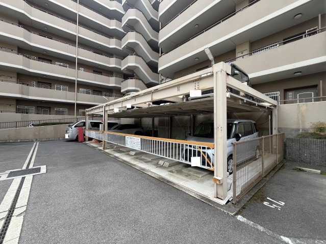 ＪＲ宇治駅まで徒歩１３分★リフォーム完了につき即ご入居可能★南東向き２ＬＤＫ★ユニライフ宇治琵琶の駐車場|駐車場