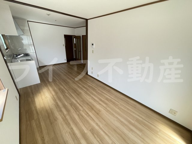 美和ハイツⅡの居間・リビング|使いやすいリビングです
