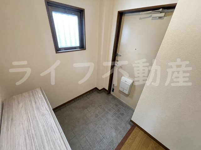 美和ハイツⅡの玄関|収納もある玄関です