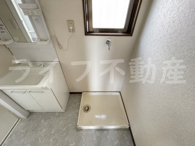美和ハイツⅡの洗面所|明るい洗面所です