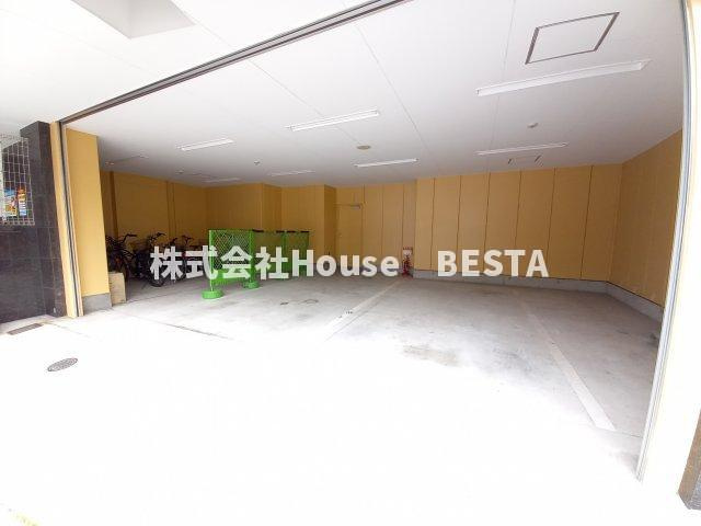 アドモリモト元町通の駐車場