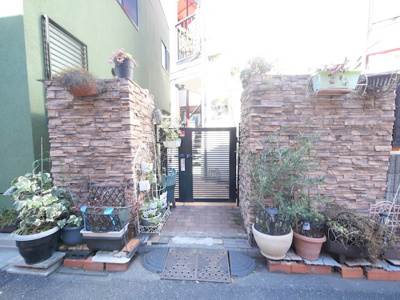 【エントランス】 | Side by Side K | 清潔なエントランスです