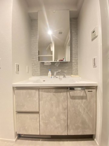 【独立洗面台】 | サンパーク玉名中央レジデンス | ☆鏡裏にも収納可能☆