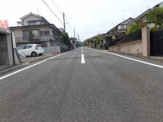 【前面道路含む現地写真】