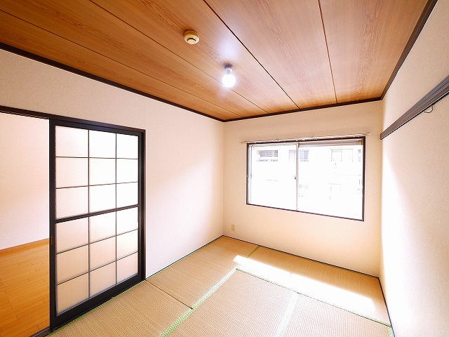 生駒ビューハイツの和室|ゆったりとくつろげる和室です